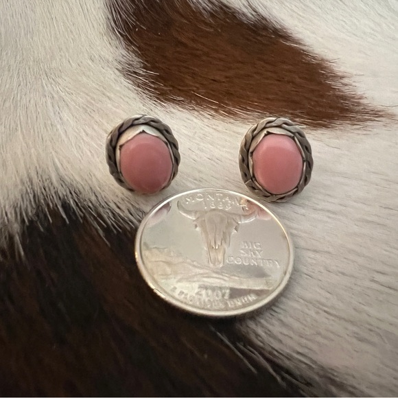 ❤️ Queen Pink Conch Navajo Style Oval Stud Earrings Matte Brushed Sterling 4gms - Picture 4 of 11